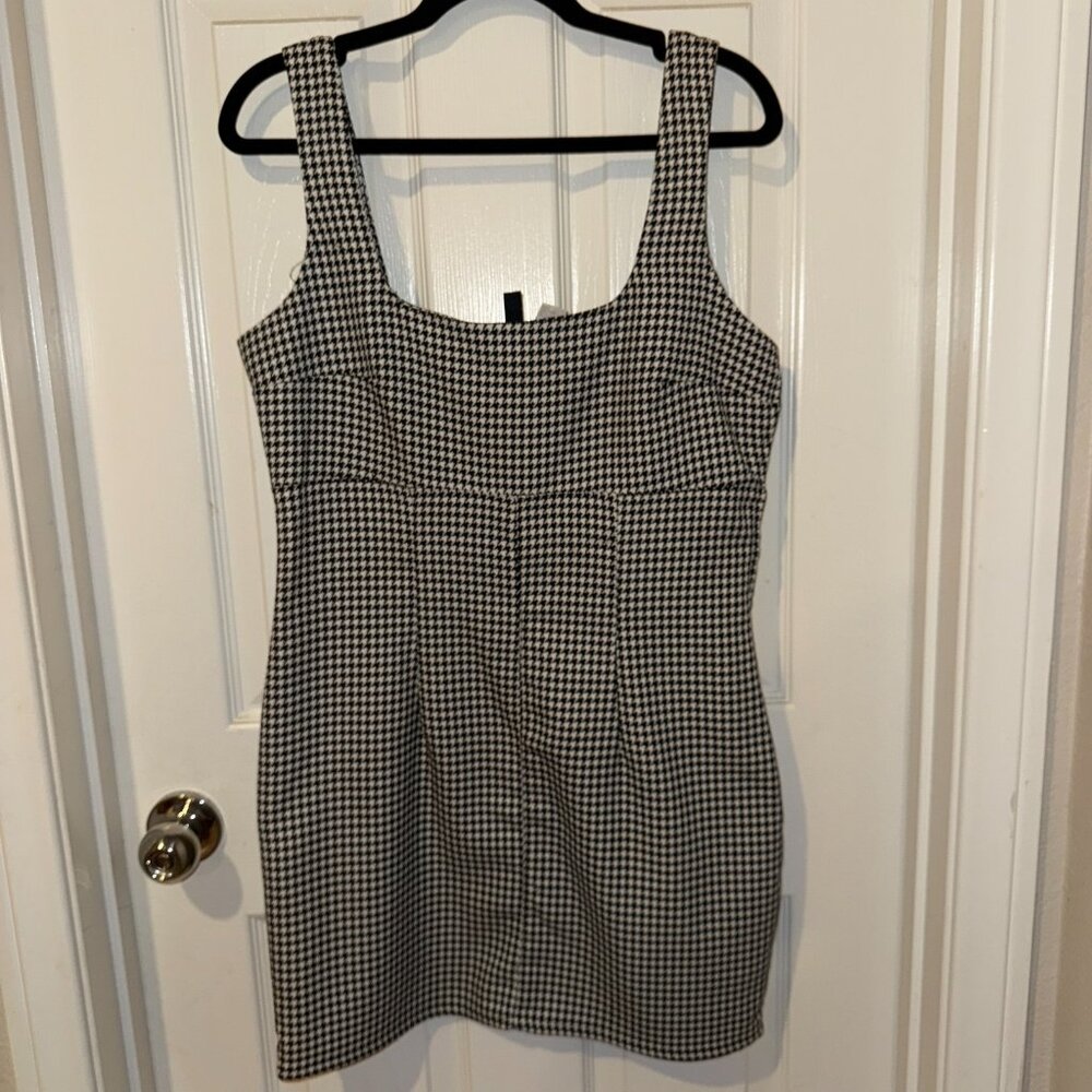Divided Women's US 6 Medium Black/White Houndstooth Pinafore Dress